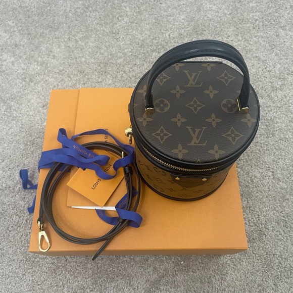 Authentic Louis Vuitton Bucket- Cannes - Picture 13 of 15